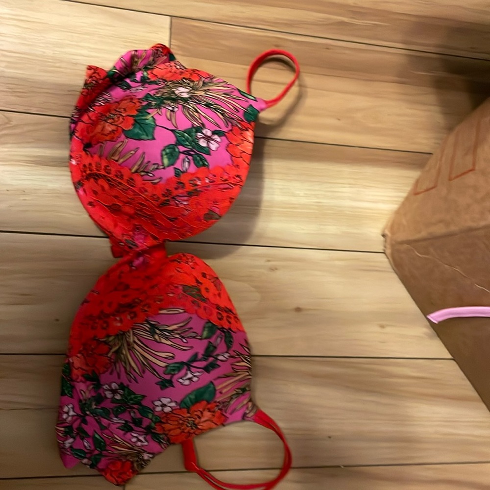 Pink & red Victoria’s Secret size size 36c